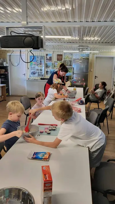 Wakacyjne warsztaty kulinarne: babeczki i pizza — zdjęcie 2