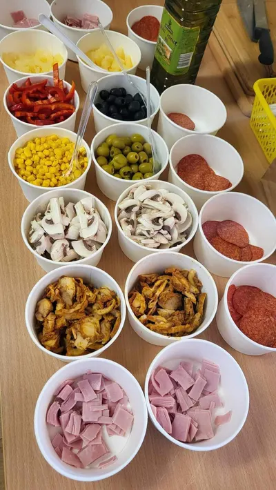 Wakacyjne warsztaty kulinarne: babeczki i pizza — zdjęcie 15