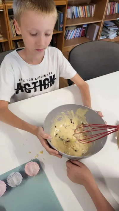 Wakacyjne warsztaty kulinarne: babeczki i pizza — zdjęcie 7